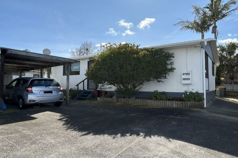 Photo of property in 2/141 Carnoustie Drive, Wattle Downs, Auckland, 2103