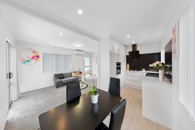 Photo of property in 1/157 Te Irirangi Drive, Flat Bush, Auckland, 2019