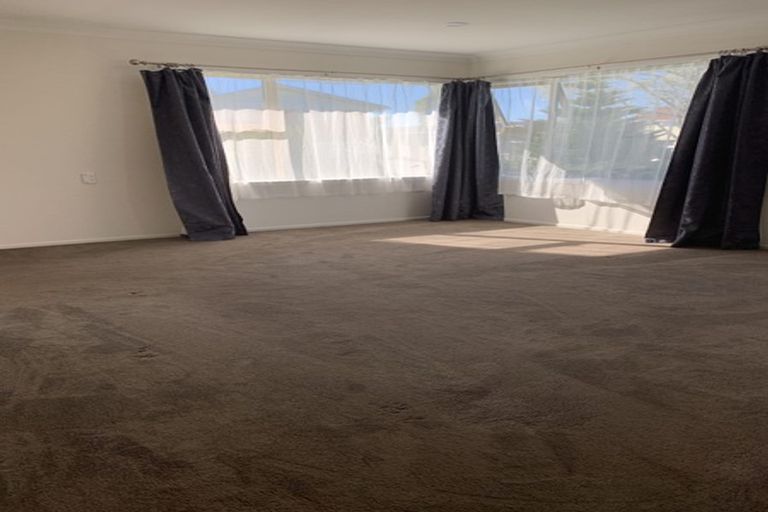 Photo of property in 2/34 Portadown Avenue, Pakuranga Heights, Auckland, 2010