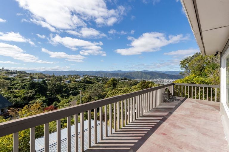 Photo of property in 171 Miromiro Road, Normandale, Lower Hutt, 5010