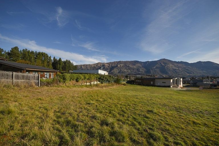 Photo of property in 12 Landsborough Lane, Wanaka, 9305
