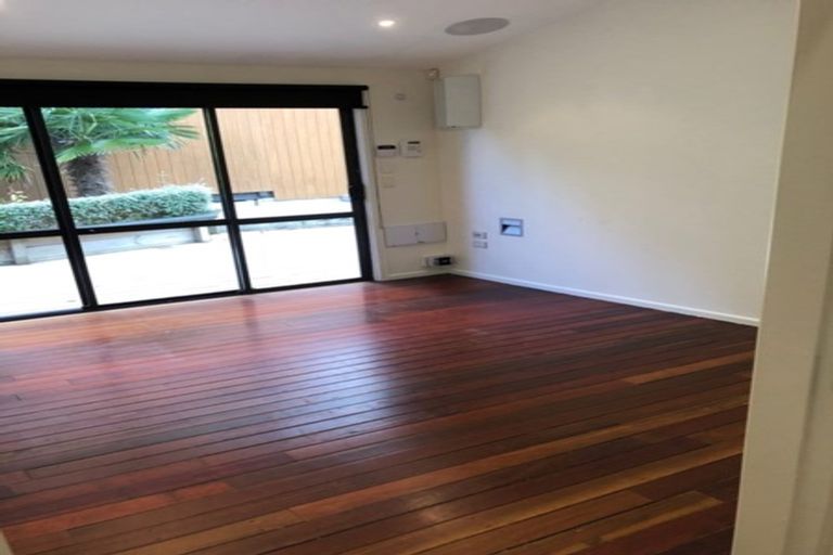 Photo of property in 12 Robert Grove, Paraparaumu, 5032