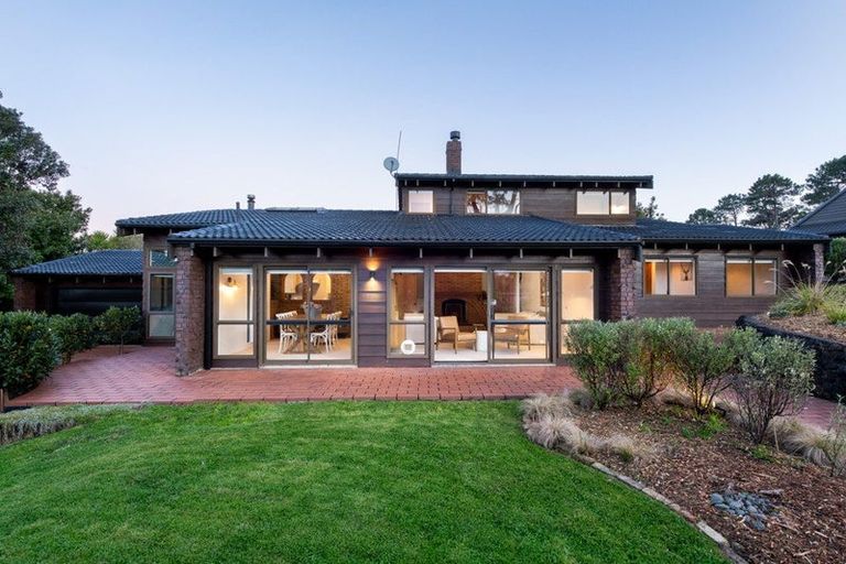 Photo of property in 102 Kowhai Road, Campbells Bay, Auckland, 0630
