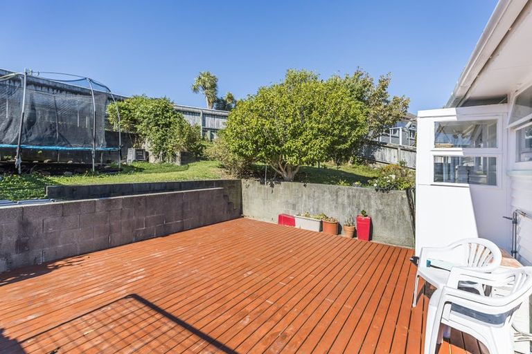 Photo of property in 93 Taylor Terrace, Tawa, Wellington, 5028