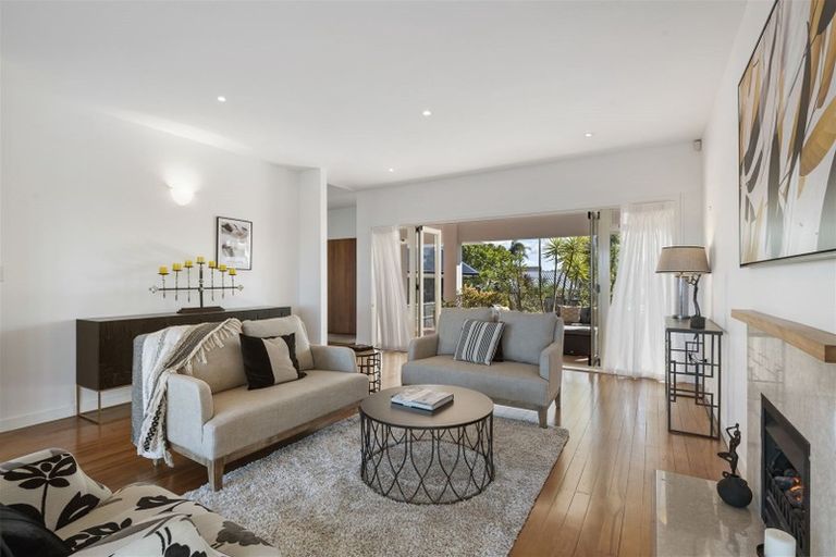 Photo of property in 25 Sylvan Avenue, Northcote, Auckland, 0627