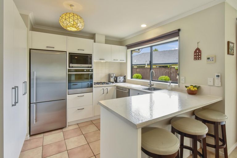 Photo of property in 4 Croftview Road, Wattle Downs, Auckland, 2103
