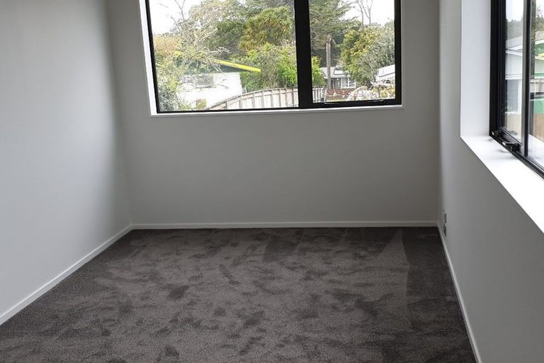 Photo of property in 18a Riverpark Crescent, Henderson, Auckland, 0610