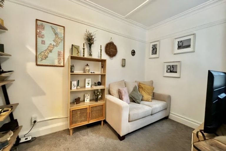 Photo of property in 1/246 Oriental Parade, Oriental Bay, Wellington, 6011