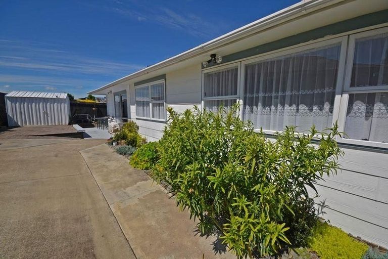 Photo of property in 9 Ballial Place, West Harbour, Auckland, 0618