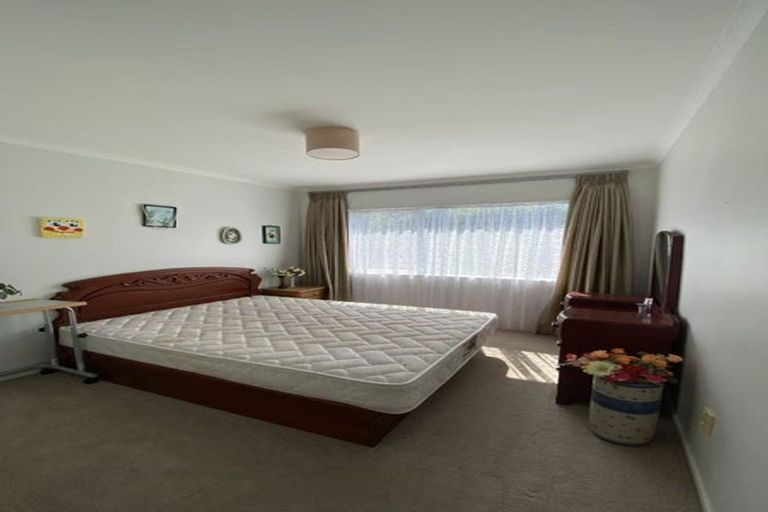 Photo of property in 1/269 Great North Road, Henderson, Auckland, 0612