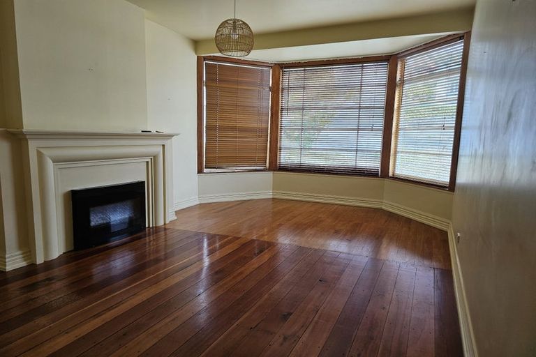 Photo of property in 83 Eden Street, Island Bay, Wellington, 6023