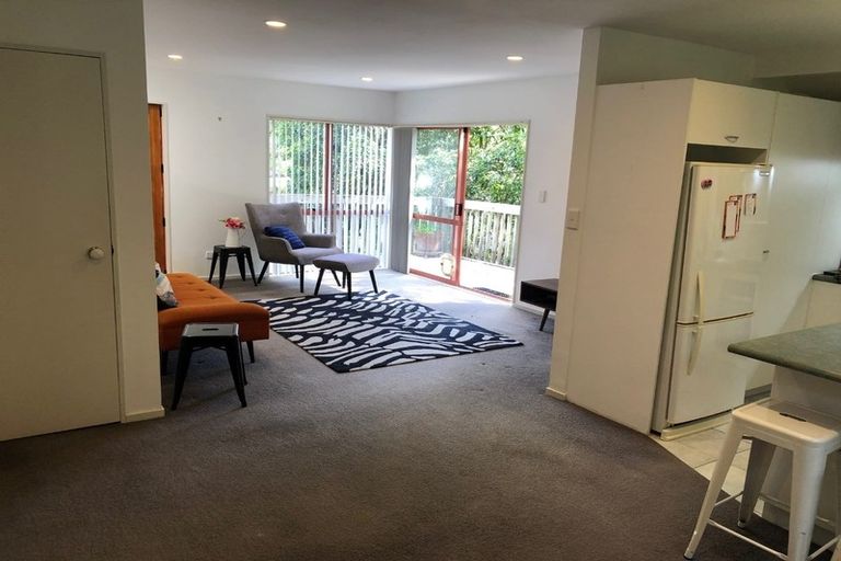 Photo of property in 3/51 Archers Road, Hillcrest, Auckland, 0629