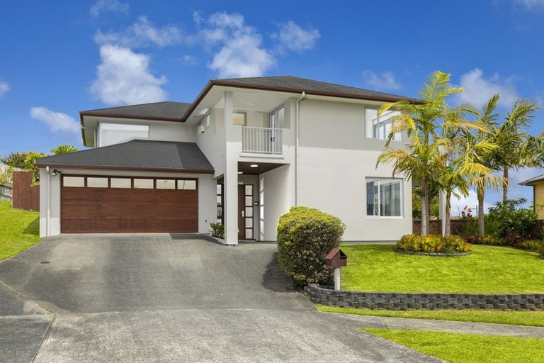 Photo of property in 23 George Deane Place, Greenhithe, Auckland, 0632