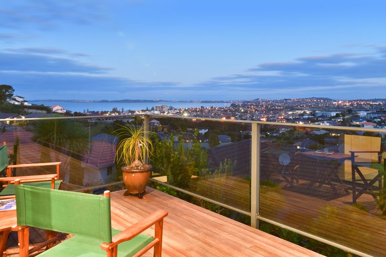 Photo of property in 8 Waldorf Crescent, Orewa, 0931