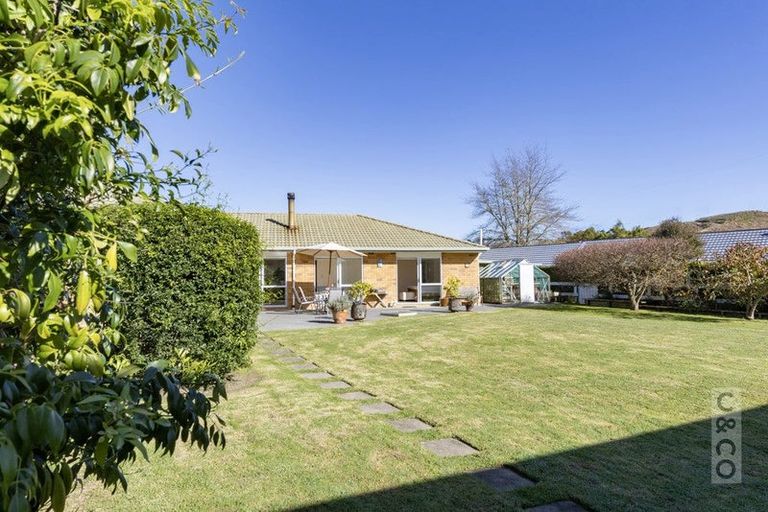 Photo of property in 2 Applemoors Way, Riverhead, 0820