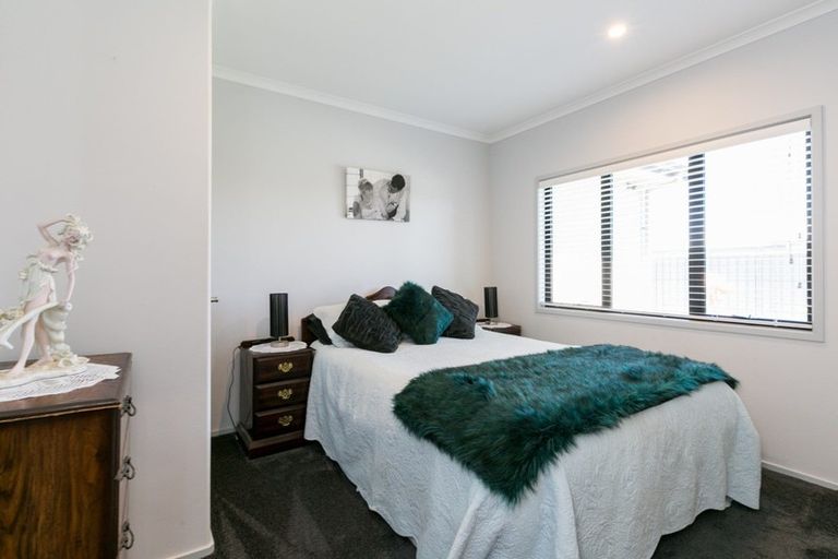 Photo of property in 15 Hawea Place, Poraiti, Napier, 4112