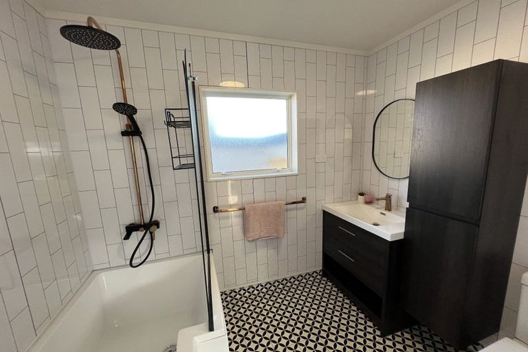 Photo of property in 2/2 Hatherley Place, Clendon Park, Auckland, 2103