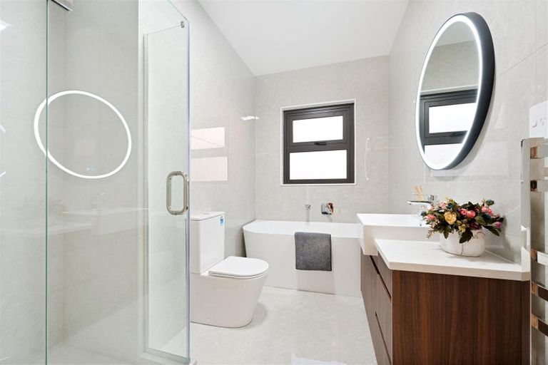 Photo of property in 25 Whakairo Crescent, Gulf Harbour, Whangaparaoa, 0930