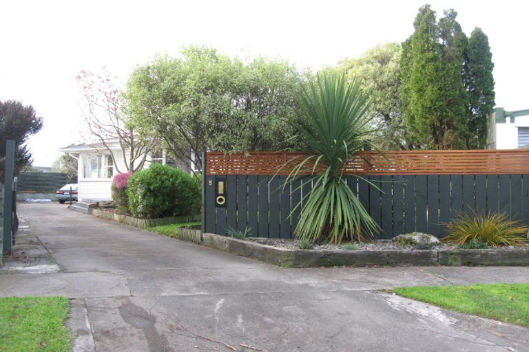 Photo of property in 5 Pukatea Place, Milson, Palmerston North, 4414