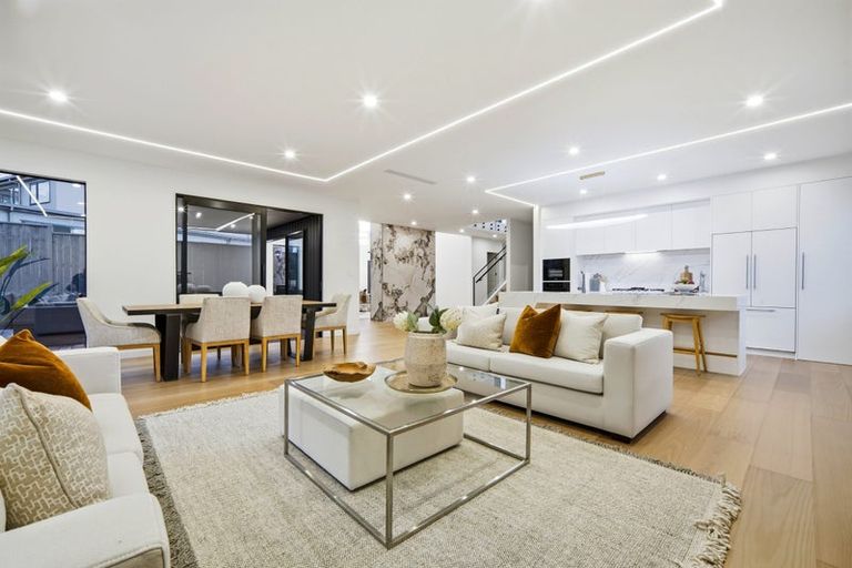 Photo of property in 28 Streamview Way, Long Bay, 0792