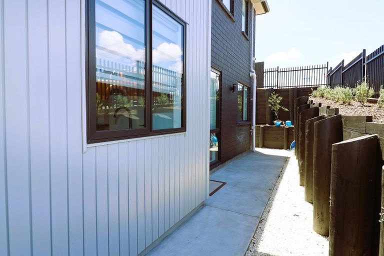 Photo of property in 13 Port Way, Rosehill, Papakura, 2113