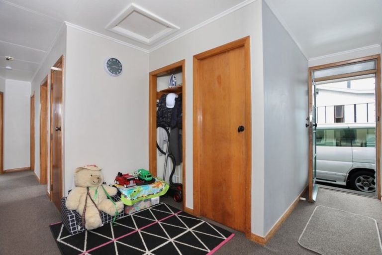 Photo of property in 18 Gordon Crescent, Marton, 4710