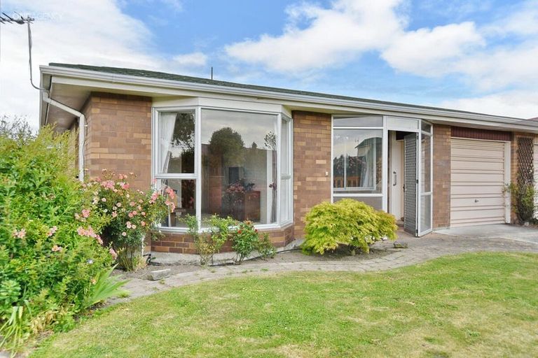 Photo of property in 2/9 Chilton Drive, Mairehau, Christchurch, 8052