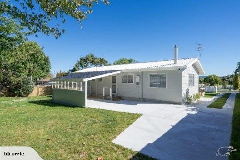 Photo of property in 2 Avon Close, Richmond Heights, Taupo, 3330