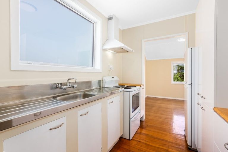 Photo of property in 19 Gloucester Street, Cannons Creek, Porirua, 5024