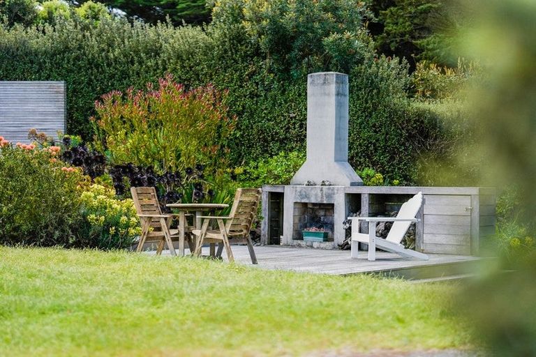 Photo of property in 115 Sims Road, Te Horo Beach, Otaki, 5581