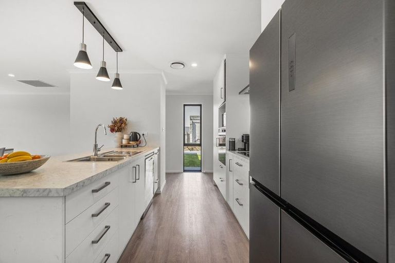 Photo of property in 1a Lee Road, Hannahs Bay, Rotorua, 3010