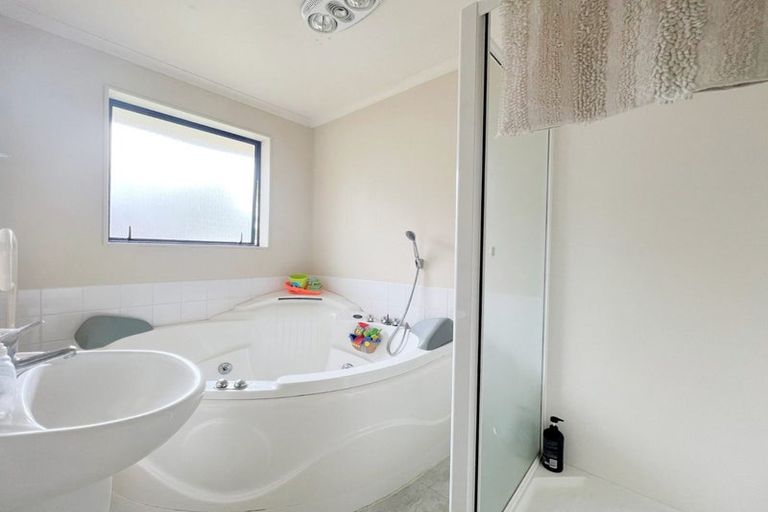 Photo of property in 20 Palm Grove Drive, Western Heights, Hamilton, 3200