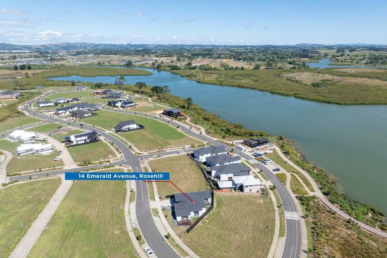 Photo of property in 14 Emerald Avenue, Rosehill, Papakura, 2113