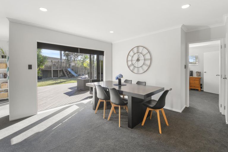 Photo of property in 25 Croftview Road, Wattle Downs, Auckland, 2103