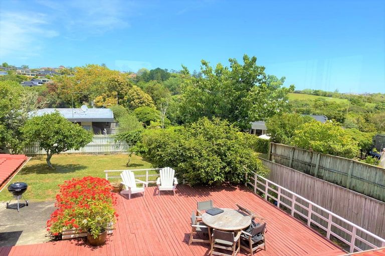 Photo of property in 16 Oliver Twist Avenue, Mellons Bay, Auckland, 2014