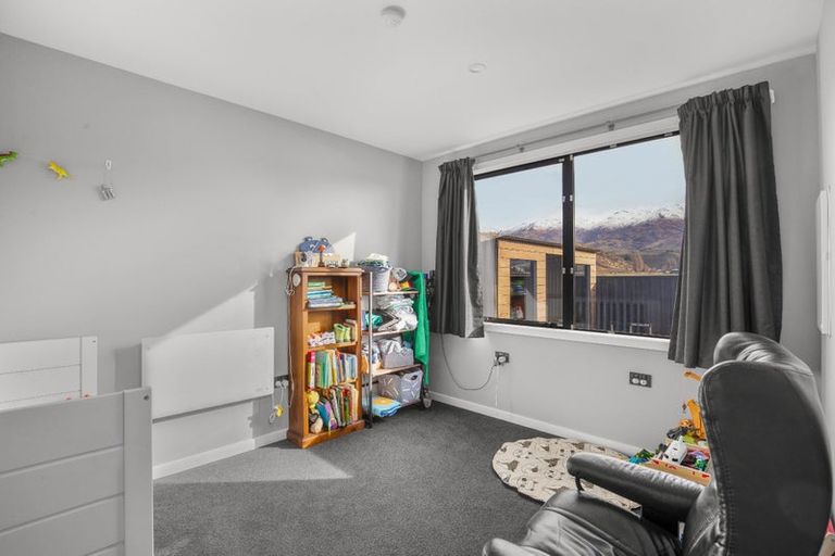 Photo of property in 27 Stratford Drive, Mount Pisa, Cromwell, 9383