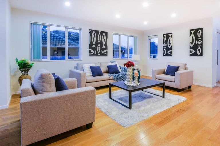 Photo of property in 10a Greenslade Crescent, Northcote, Auckland, 0627