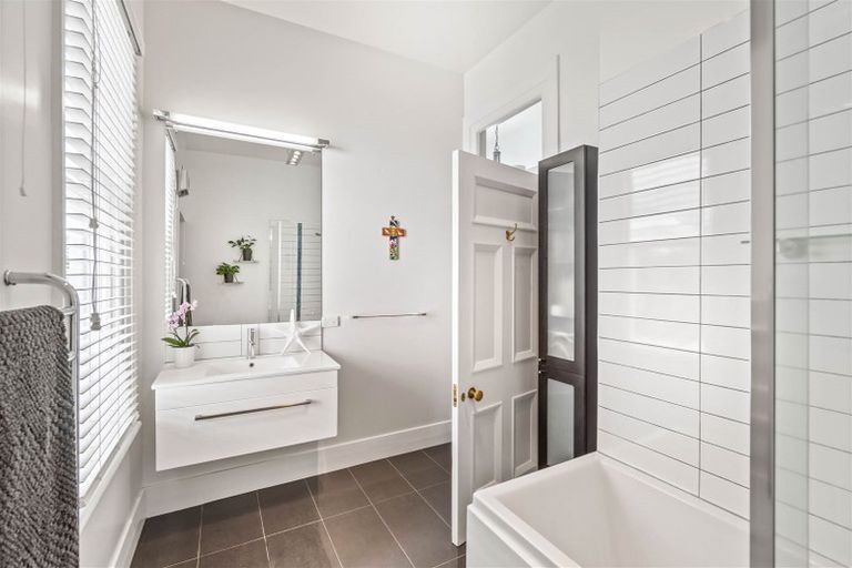 Photo of property in 121 Winchester Street, Merivale, Christchurch, 8014