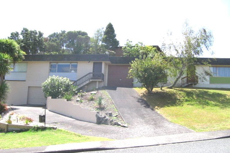 Photo of property in 3 Noeleen Street, Glenfield, Auckland, 0629