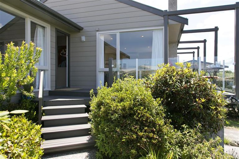 Photo of property in 14 Isobel Street, Acacia Bay, Taupo, 3330