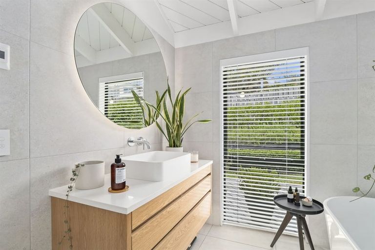 Photo of property in 2/87 Nigel Road, Browns Bay, Auckland, 0630