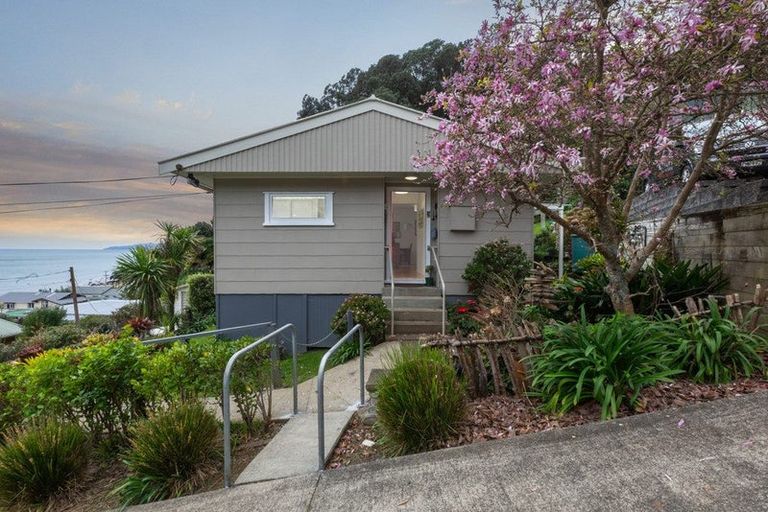 Photo of property in 5 Adams Road, Thornton Bay, Thames, 3575