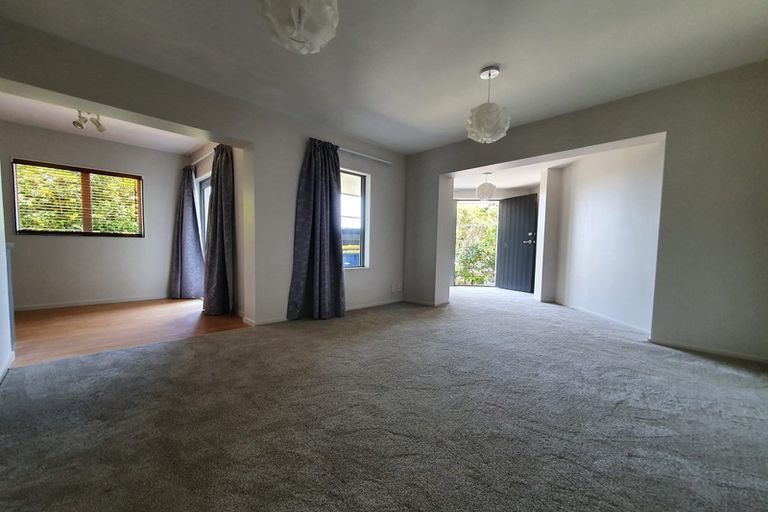 Photo of property in 70a Seaview Road, Castor Bay, Auckland, 0620