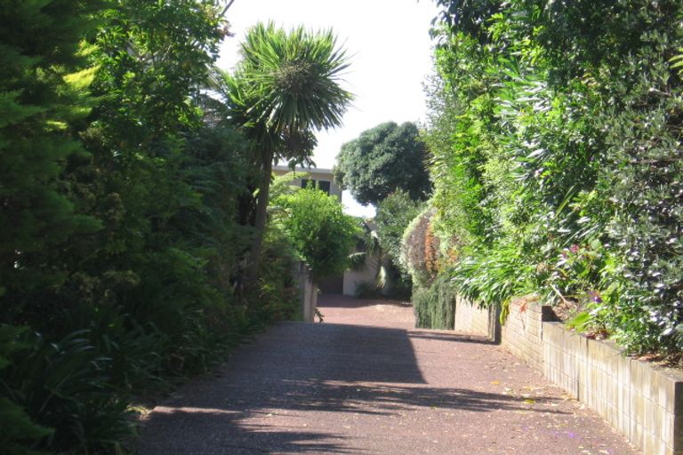 Photo of property in 1/43 Rothesay Bay Road, Rothesay Bay, Auckland, 0630