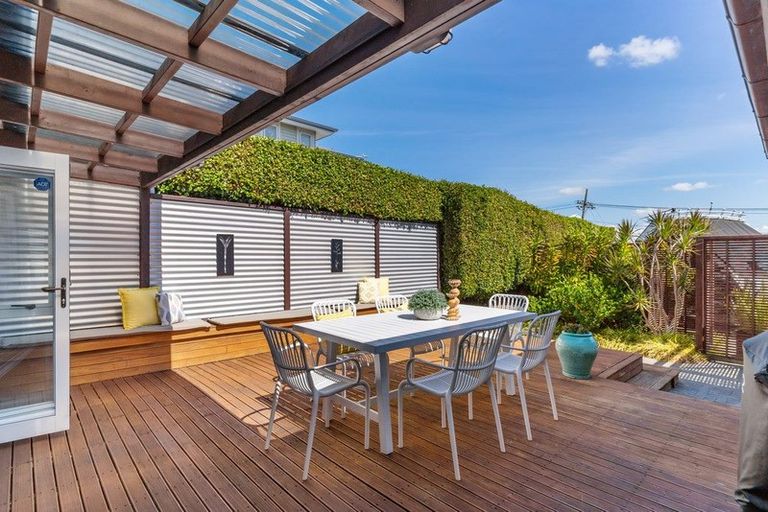 Photo of property in 37 Mellons Bay Road, Mellons Bay, Auckland, 2014