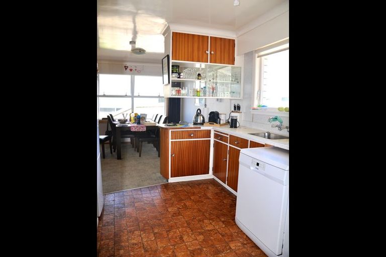 Photo of property in 17 Beach Road, Waihi Beach, 3611