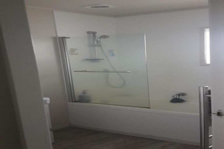 Photo of property in 1/101 Eversleigh Road, Belmont, Auckland, 0622