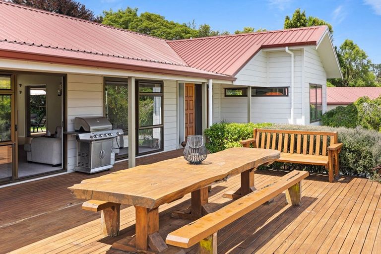 Photo of property in 132 Motu Road, Kumeu, 0891
