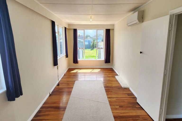 Photo of property in 6 Mcguire Street, Hawera, 4610