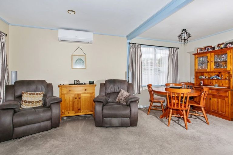 Photo of property in 10 Blackgate Place, Weymouth, Auckland, 2103